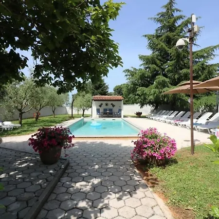 Lejlighed Ferienwohnung Rosmarin Mit Pool In Poreč