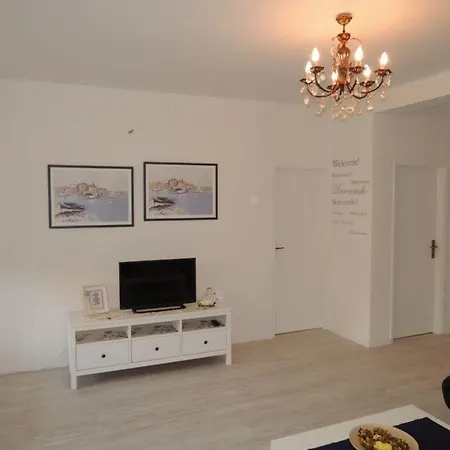 Apartment Ferienwohnung Rosmarin Mit Pool In *