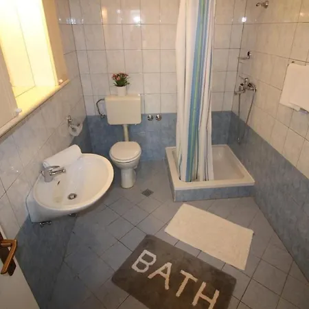 Apartment Ferienwohnung Rosmarin Mit Pool In Porec
