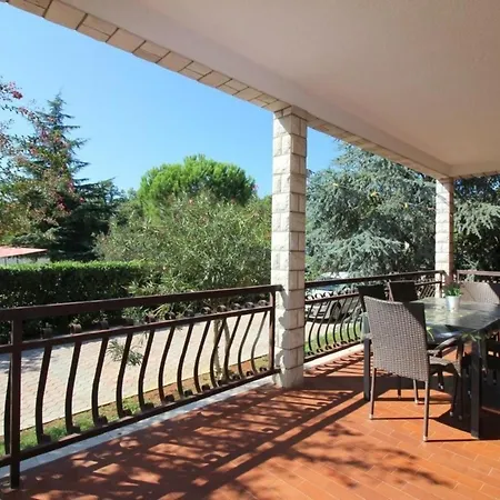Apartment Ferienwohnung Rosmarin Mit Pool In Porec